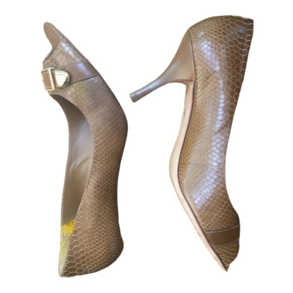 Classic Women's Brown Sandals Size 9 - Picture 3 of 7